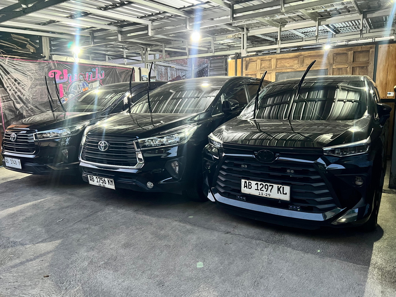 Car Rental Yogyakarta | Private Driver Service in Jogja - Malioboro Tour Transport