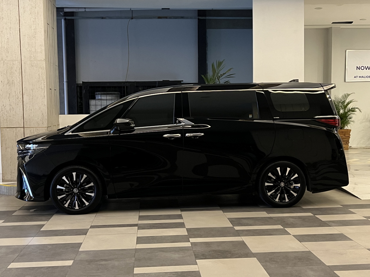 Luxury Car Rental Yogyakarta with Driver 2026 | VIP Chauffeur & Premium Transport