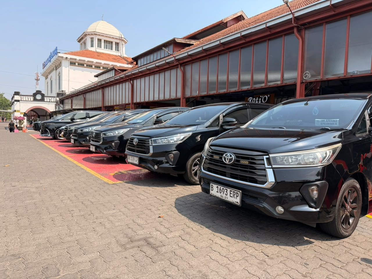 Private Transport Yogyakarta: Premium Car Rental with Driver for Business & Holiday | Malioboro Tour Transport