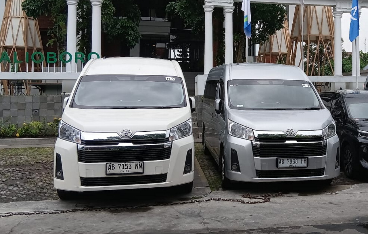 Sewa Hiace Jogja untuk Rombongan: Harga, Kapasitas & Tips