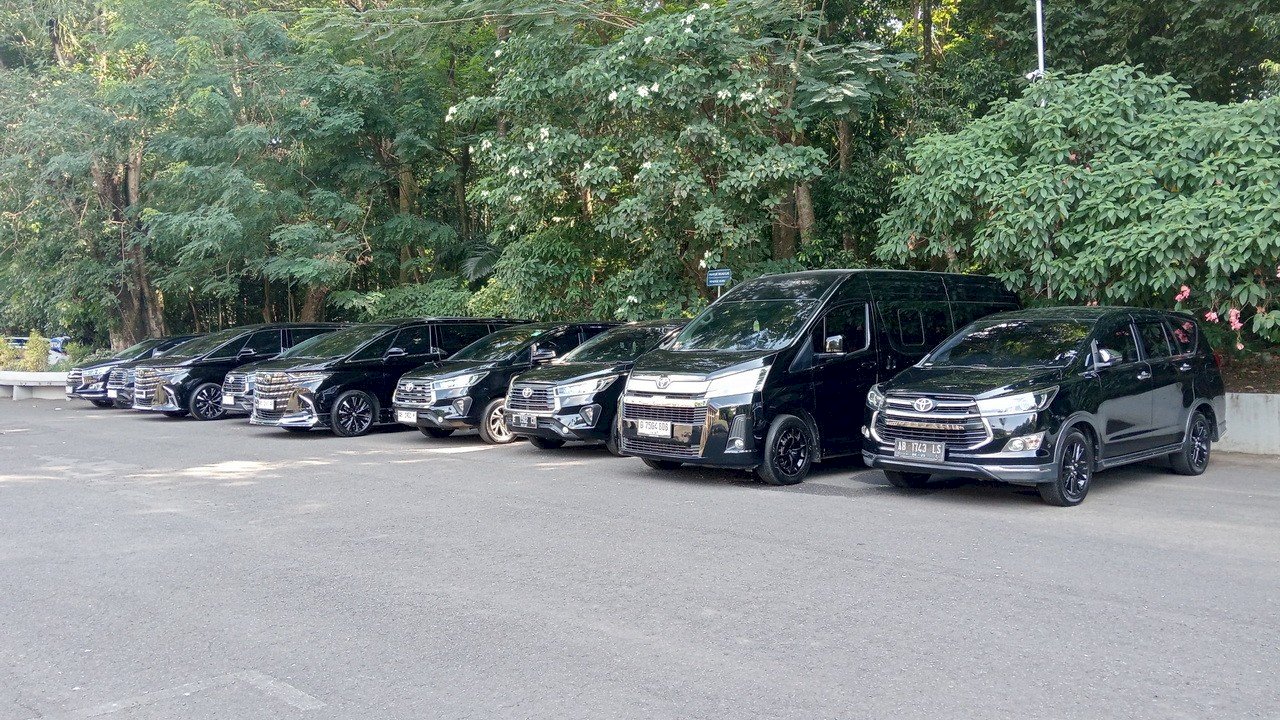 Sewa Mobil & HiAce dengan Sopir untuk Liburan Lebaran di Jogja | Malioboro Tour