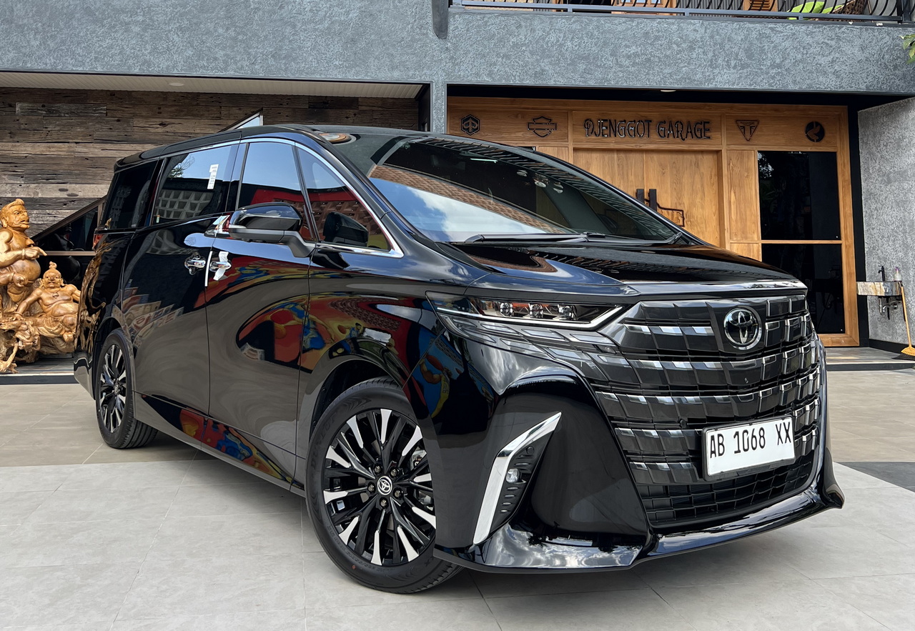 Sewa Mobil Alphard Jogja dengan Sopir Premium | Malioboro Tour Transport